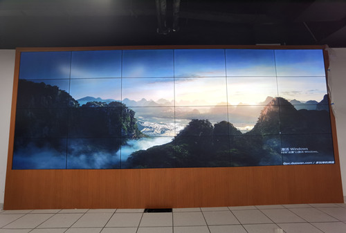 OLED拼接屏技术的独特优势：高对比度和细腻画质的实现